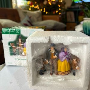 Dickens Village “Strolling Down Howard Street” NIB